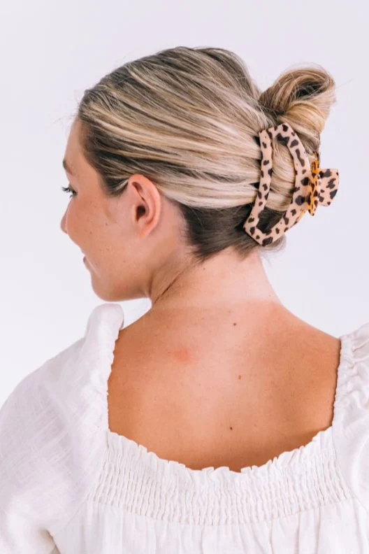 Open Blonde Tortoise Large Claw Hair Clip - Image 4