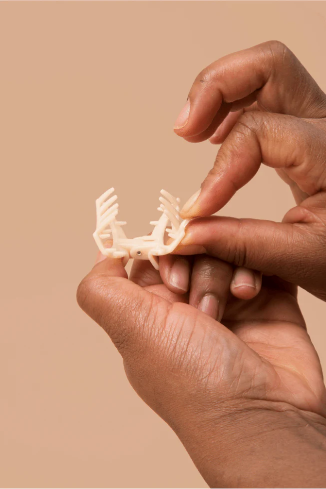 Open Coconut White Tiny Claw Hair Clip - Image 6