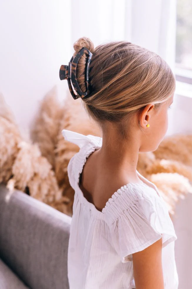 Open Tortoise Medium Claw Hair Clip - Image 4